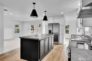 18425 NE 95th St, Redmond, WA 98052 - Photo 2