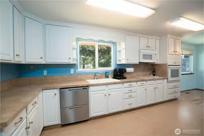 13815 Park Avenue S, Tacoma, WA 98444 - Photo 6