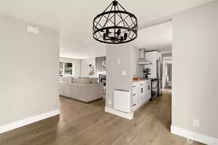 1402 N 136th St, Seattle, WA 98133 - Photo 12