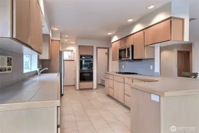 19749 53rd Avenue NE, Lake Forest Park, WA 98155 - Photo 8