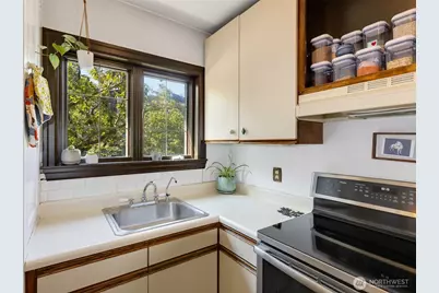 1101 17th Avenue #201, Seattle, WA 98122 - Photo 12