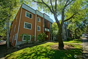 718 Kirkland Cir, Kirkland, WA 98033 - Photo 1