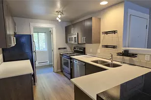 718 Kirkland Cir, Kirkland, WA 98033 - Photo 2