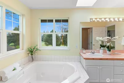 919 Cherry Avenue NE, Bainbridge Island, WA 98110 - Photo 18