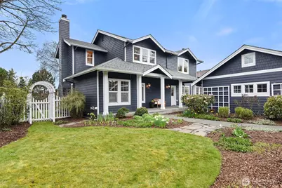 919 Cherry Avenue NE, Bainbridge Island, WA 98110 - Photo 2