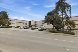 2253 Gilman Dr W, Seattle, WA 98119 - Photo 36