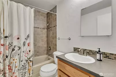 2253 Gilman Drive W #105, Seattle, WA 98119 - Photo 12