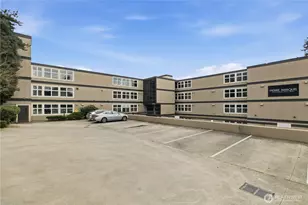 2253 Gilman Dr W, Seattle, WA 98119 - Photo 24