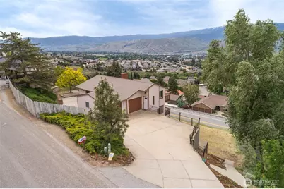 624 Daniels Drive NE, East Wenatchee, WA 98802 - Photo 2