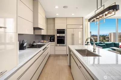 10650 NE 9th Place #2524, Bellevue, WA 98004 - Photo 12