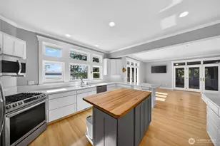 8651 Turners Bay Pl, Anacortes, WA 98221 - Photo 12
