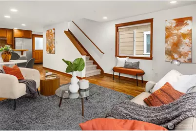 9418 Fremont Avenue N, Seattle, WA 98103 - Photo 4