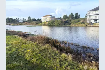 555 Canal Drive NE, Ocean Shores, WA 98569 - Photo 4