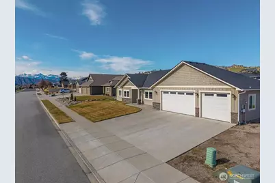 819 Autumn Crest Drive, Wenatchee, WA 98801 - Photo 1