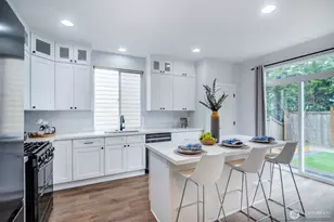 22718 SE 12th Pl, Sammamish, WA 98075 - Photo 10