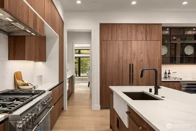 218 109th Avenue SE, Bellevue, WA 98004 - Photo 10