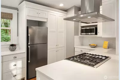 4422 Montana Circle W, Seattle, WA 98199 - Photo 14