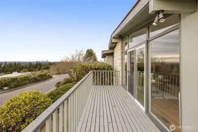 4360 Somerset Boulevard SE, Bellevue, WA 98006 - Photo 4