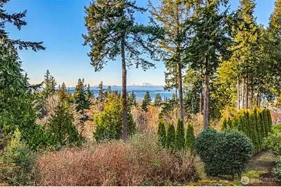 2710 Viewcrest Avenue, Everett, WA 98203 - Photo 6