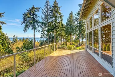 2710 Viewcrest Avenue, Everett, WA 98203 - Photo 16