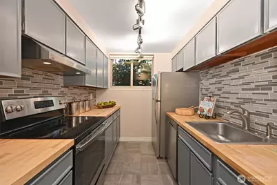 3400 25th Avenue W #101, Seattle, WA 98199 - Photo 4