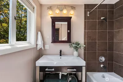 340 NE 53rd Street, Seattle, WA 98105 - Photo 18