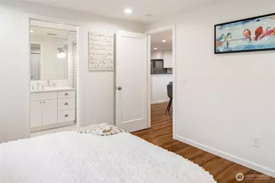 9808 Linden Avenue N, Seattle, WA 98103 - Photo 12