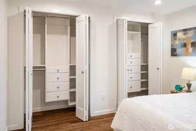 9808 Linden Avenue N, Seattle, WA 98103 - Photo 14