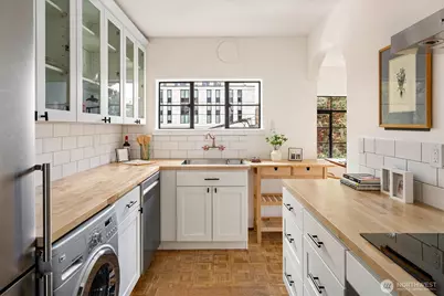 1106 NE 42nd #19, Seattle, WA 98105 - Photo 18