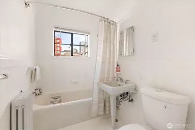 1106 NE 42nd #19, Seattle, WA 98105 - Photo 24