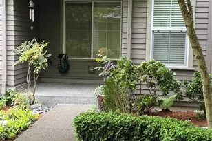 877 5th Pl NE, Issaquah, WA 98029 - Photo 2