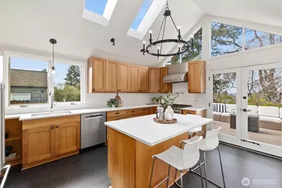 2419 28th Avenue W, Seattle, WA 98199 - Photo 12