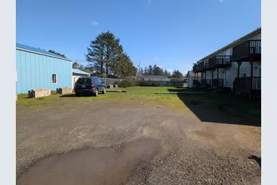 704 Seahorse Avenue NE, Ocean Shores, WA 98569 - Photo 2