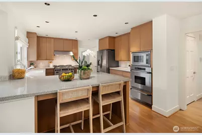 1716 Bellevue Way NE, Bellevue, WA 98004 - Photo 14