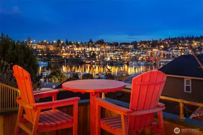 2117 N 36th Street, Seattle, WA 98103 - Photo 1