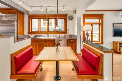 2117 N 36th Street, Seattle, WA 98103 - Photo 10