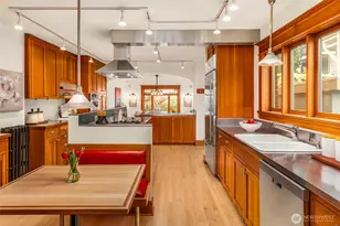 2117 N 36th St, Seattle, WA 98103 - Photo 8