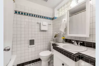 2117 N 36th Street, Seattle, WA 98103 - Photo 36