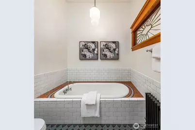 2117 N 36th Street, Seattle, WA 98103 - Photo 24