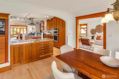 2117 N 36th Street, Seattle, WA 98103 - Photo 14