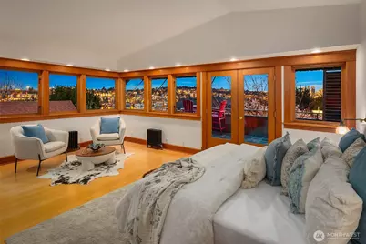 2117 N 36th Street, Seattle, WA 98103 - Photo 2