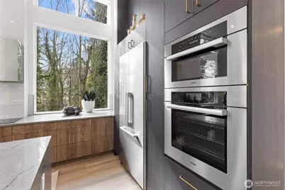 11905 89th Avenue NE, Kirkland, WA 98034 - Photo 2