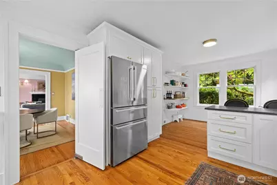 246 Dorffel Drive E, Seattle, WA 98112 - Photo 16