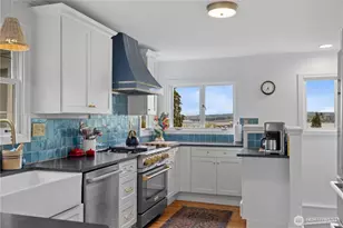 246 Dorffel Dr E, Seattle, WA 98112 - Photo 18