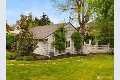 246 Dorffel Drive E, Seattle, WA 98112 - Photo 34