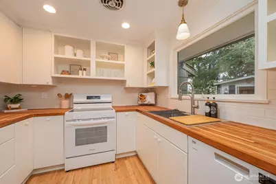 8805 27th Avenue NE, Seattle, WA 98115 - Photo 10