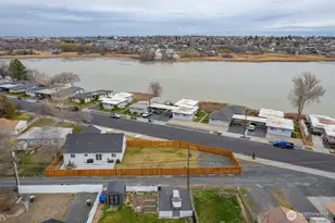 1038 W Lakeside Dr, Moses Lake, WA 98837 - Photo 4