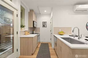 7011 9th Ave NE, Seattle, WA 98115 - Photo 10