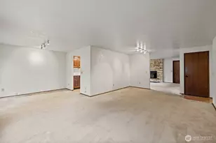 210 E Hawthorne Pl, Port Angeles, WA 98362 - Photo 4