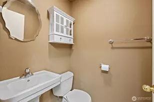 210 E Hawthorne Pl, Port Angeles, WA 98362 - Photo 30